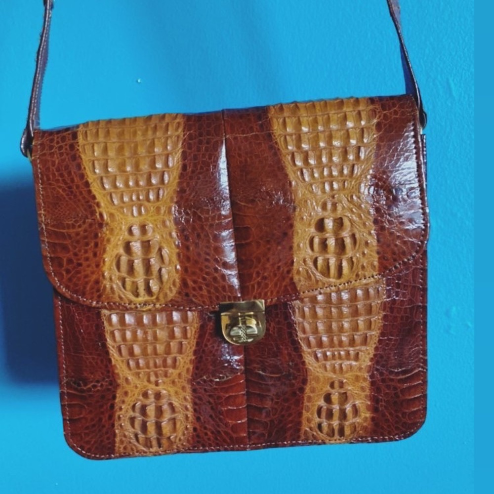 💫VINTAGE 1970s Aligator skin purse